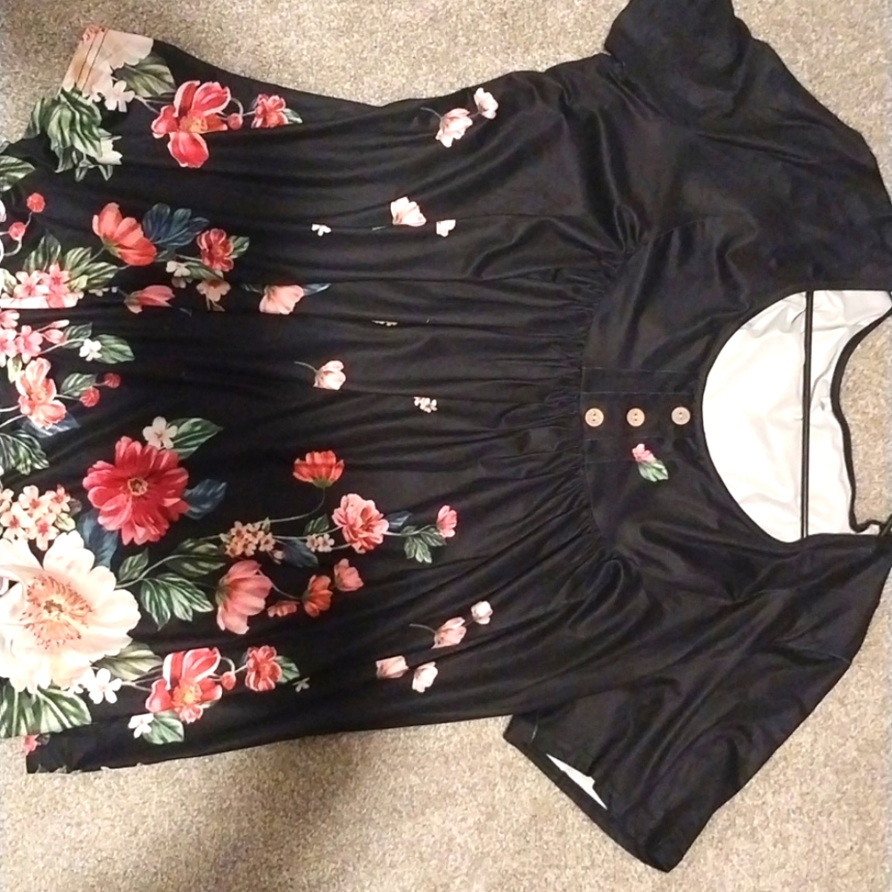 Black 3x shirt with vibrant flowers and slim looking